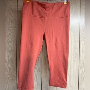 Athleta Woman's Sz M Sonar Capri Cropped Coral Leggings Yoga Running Logo EUC!